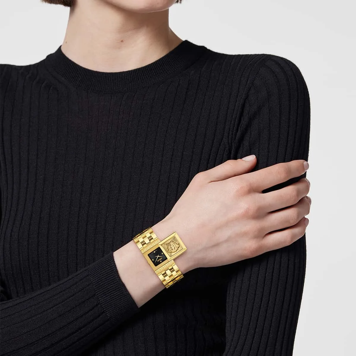 Versace Женски Часовник VRSCVE0C00325 5